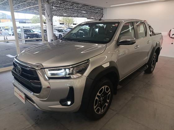 TOYOTA HILUX 2.8 D-4D TURBO DIESEL CD SRX 4X4 AUTOMÁTICO TOYOTA HILUX 2.8 D-4D TURBO DIESEL CD SRX 4X4 AUTOMÁTICO